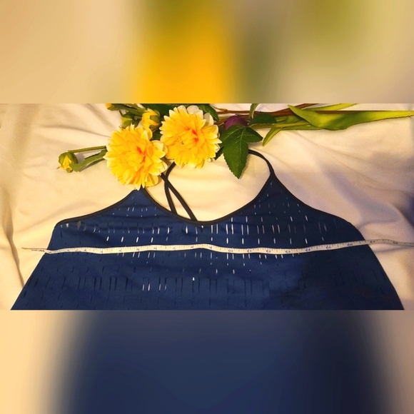 Under Armour  - Med. Blue Tank - Picture 12 of 12